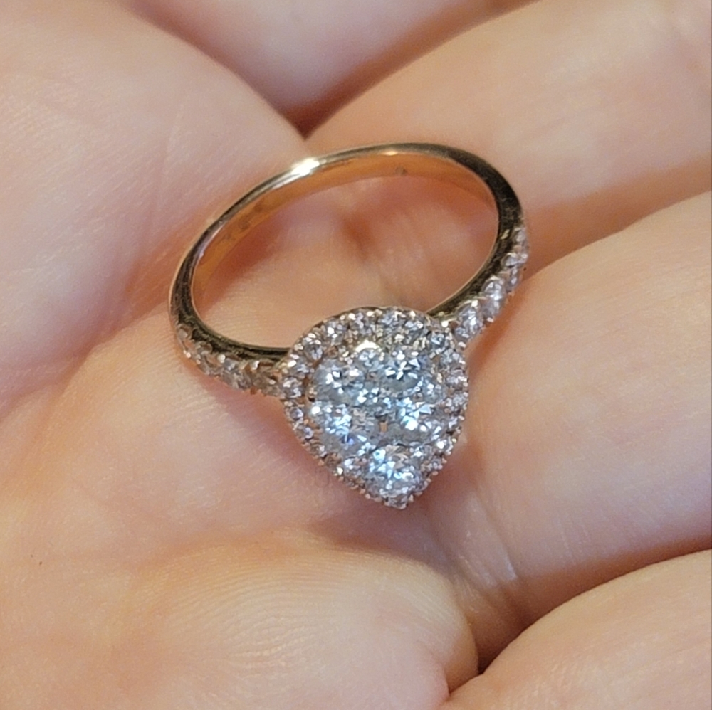 14kt Gold & Diamonds Ring 6.5 - Picture 2 of 12